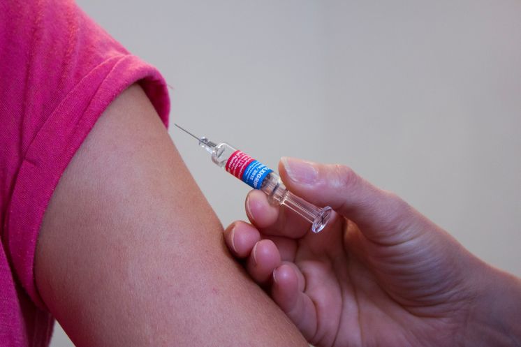 Koronavírus: Komisia ukončila rozhovory na zaistenie budúcej vakcíny proti koronavírusu pre Európanov