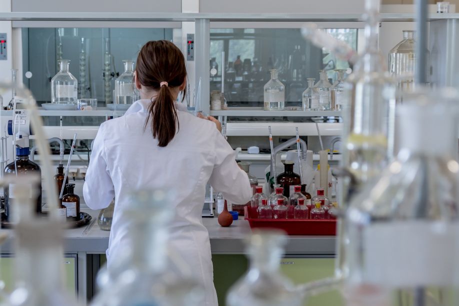 Koronavírus: EÚ rozdelí 128 miliónov eur medzi 23 nových výskumných projektov