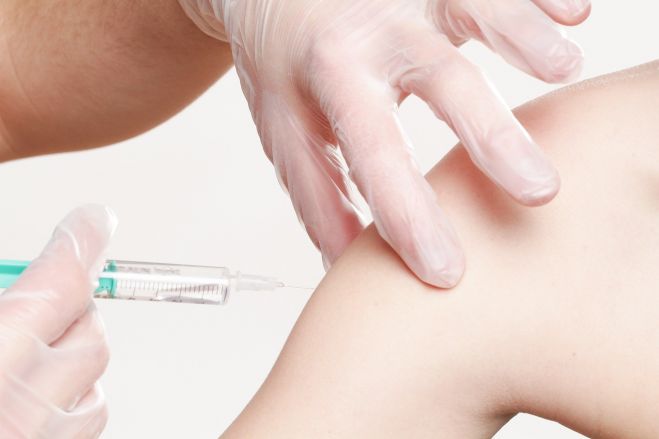 Koronavírus: Komisia uzavrela prvú dohodu o potenciálnej vakcíne