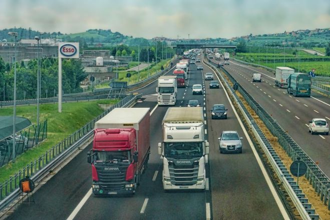 Automobilov&yacute; priemysel: v Eur&oacute;pe zač&iacute;naj&uacute; platiť nov&eacute; pravidl&aacute; pre čistej&scaron;ie a bezpečnej&scaron;ie aut&aacute;