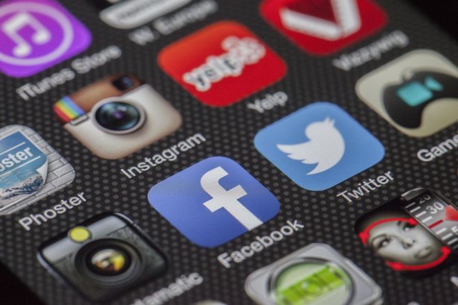 Komisia víta začlenenie revidovaného kódexu správania pre boj proti nezákonným nenávistným prejavom na internete do aktu o digitálnych službách