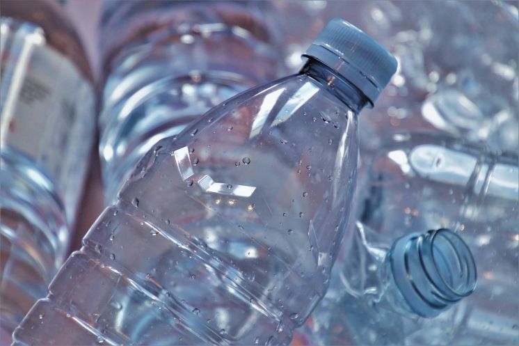 Komisia víta predbežnú dohodu o znížení znečistenia mikroplastmi