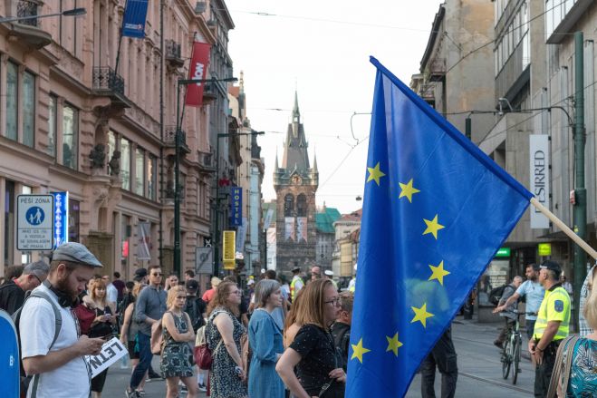 Občianstvo E&Uacute;: z nov&eacute;ho prieskumu vypl&yacute;va, že ako občania E&Uacute; m&aacute;me vy&scaron;&scaron;ie povedomie o na&scaron;ich eur&oacute;pskych pr&aacute;vach